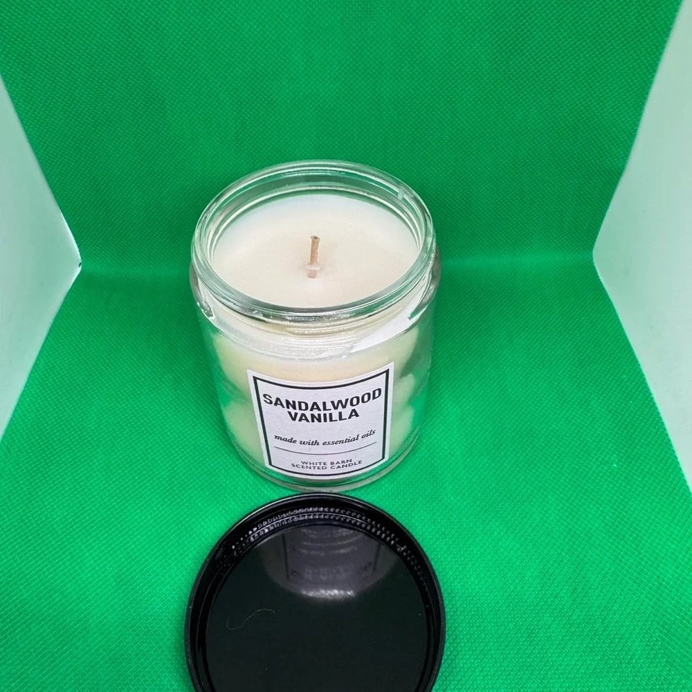 White Barn Sandalwood Vanilla Scented Candle - Single Wick New - Picture 2 of 3
